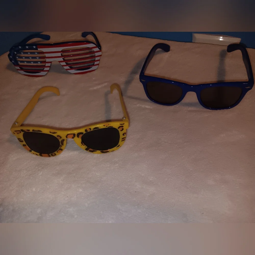 Kids Sunglasses Lot of 3 Pre-owned